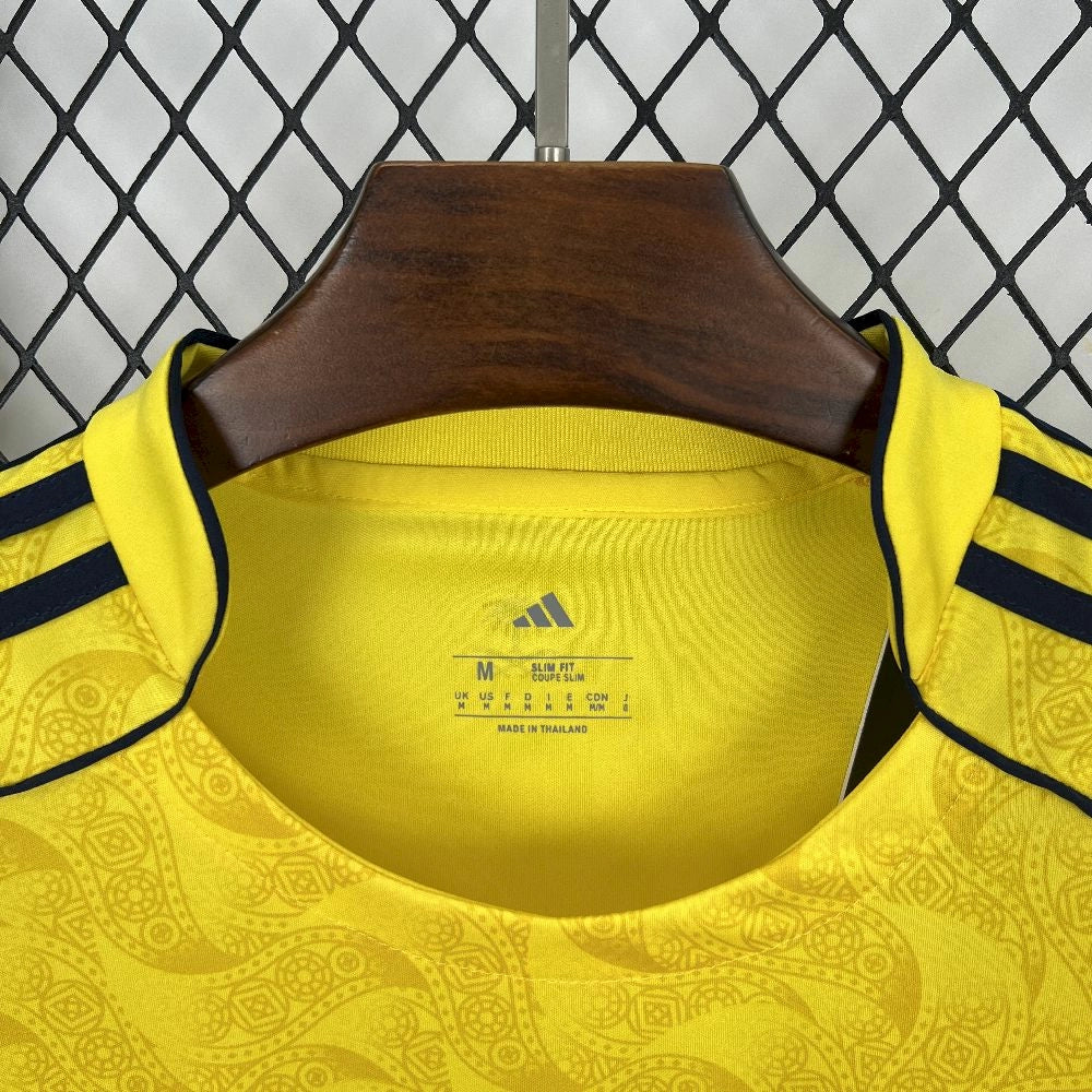 Al Nassr 2025/26 home jersey collar detail view yellow football shirt
