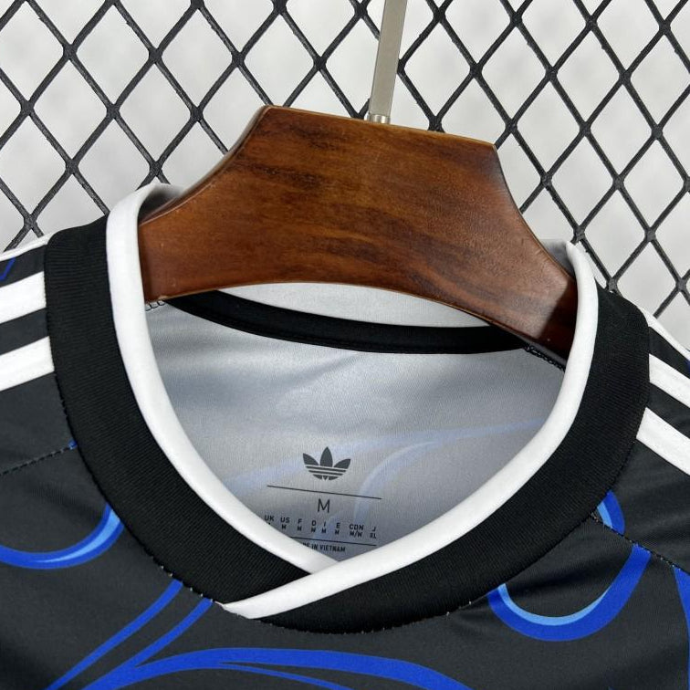 Argentina 2026 World Cup away jersey black blue football shirt collar view
