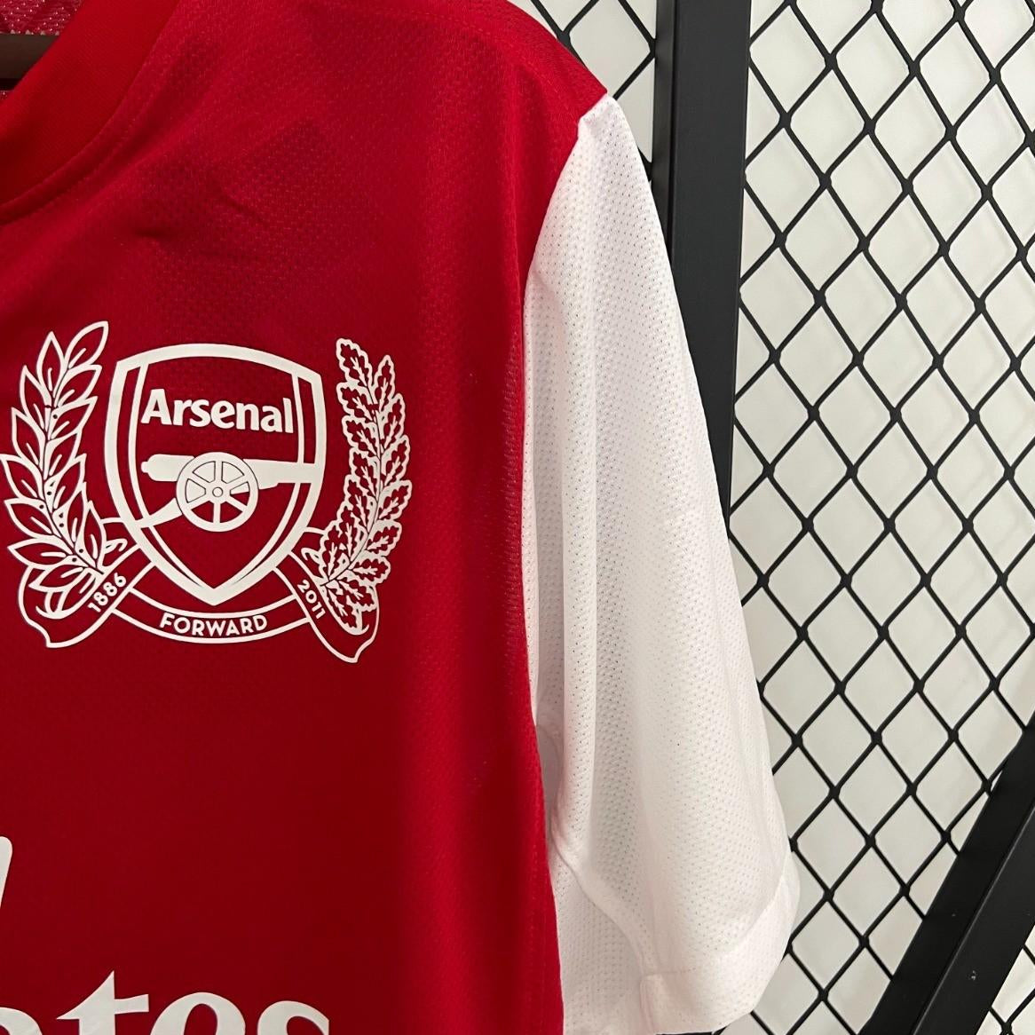 Nike logo on Arsenal 2011/12 home jersey
