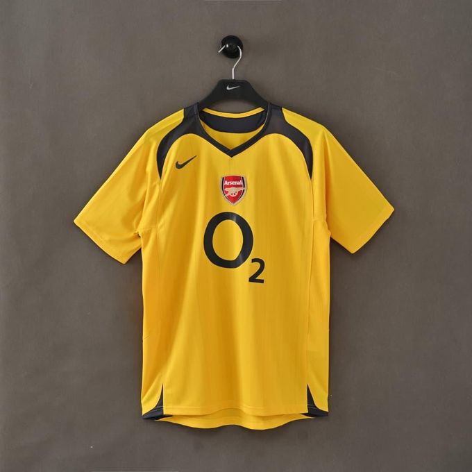 Arsenal Away Jersey 2005/06 front view in yellow with navy detailing and O2 sponsor