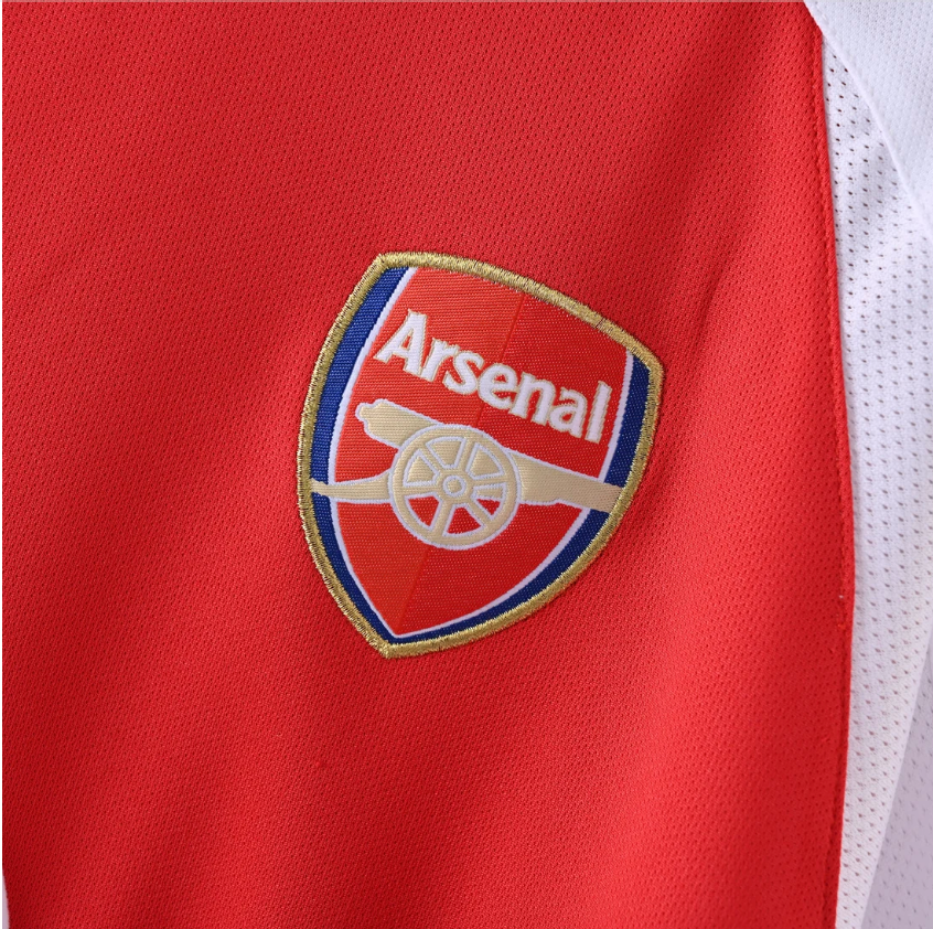 Arsenal Home Jersey 2002/03 club crest close-up on the red chest panel