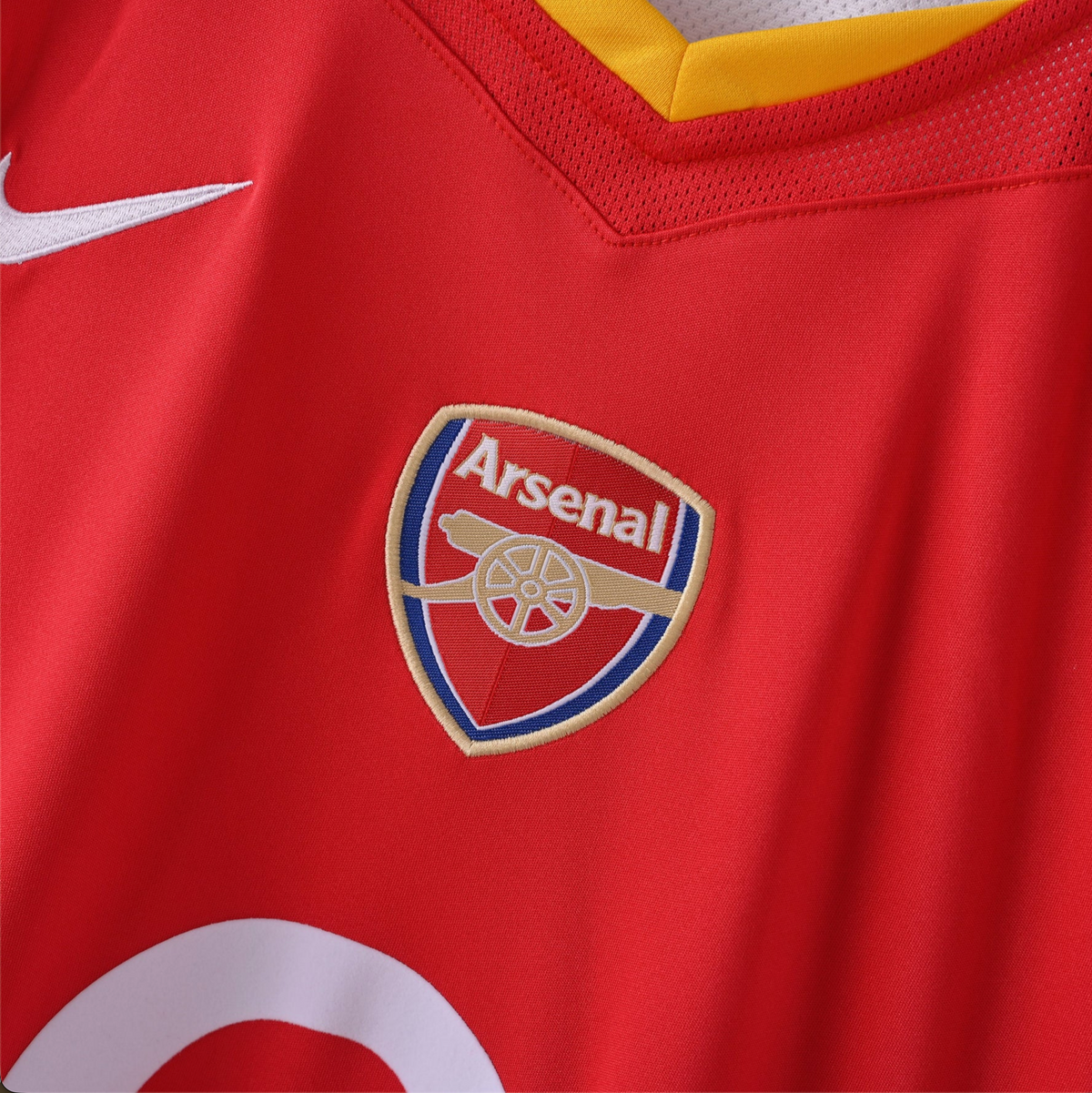 Arsenal Home Jersey 2004/05 club crest and upper chest detail
