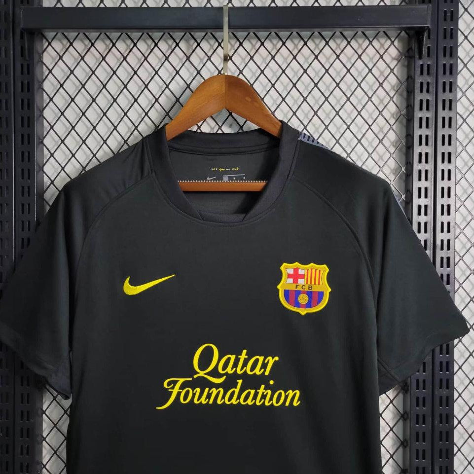 Barcelona 2011/12 black away retro jersey crest detail