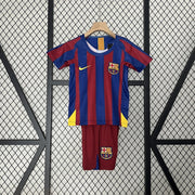 Barcelona Home Jersey 2005/06 Kids Set front view with blue and deep red vertical stripes, yellow details, club crest and matching shorts