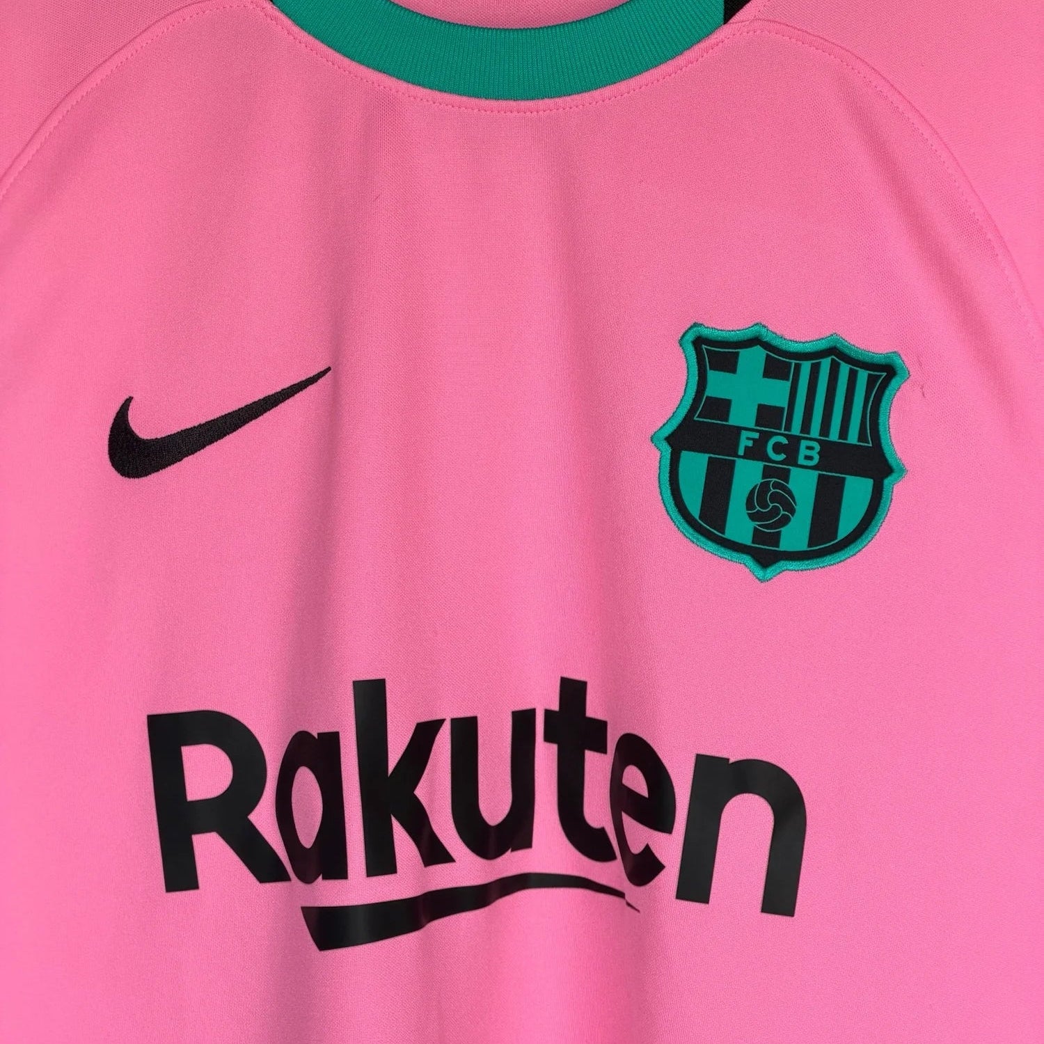 Barcelona Third 2020/21 Messi 10 pink jersey close up detail
