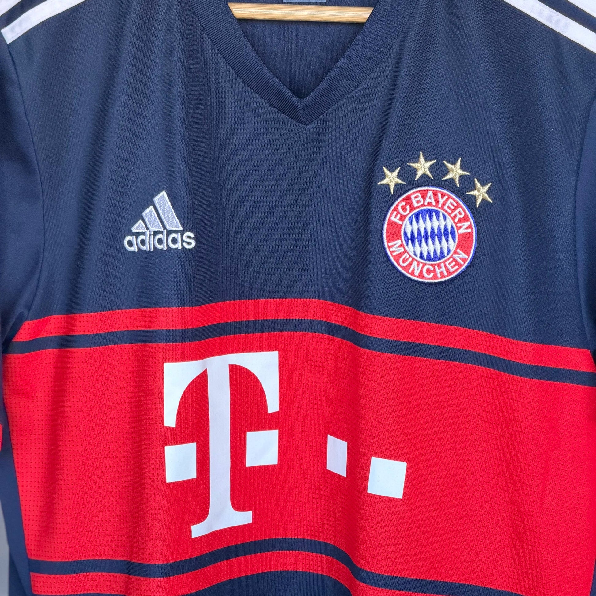Bayern Munich away kit 2017 18 club crest chest detail
