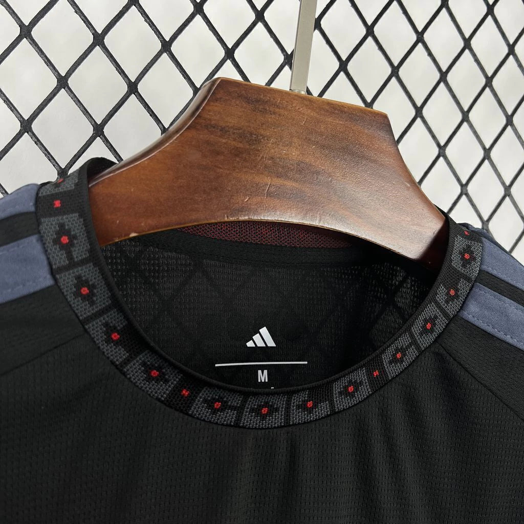 Colo-Colo Away Jersey 2026/27 patterned collar detail