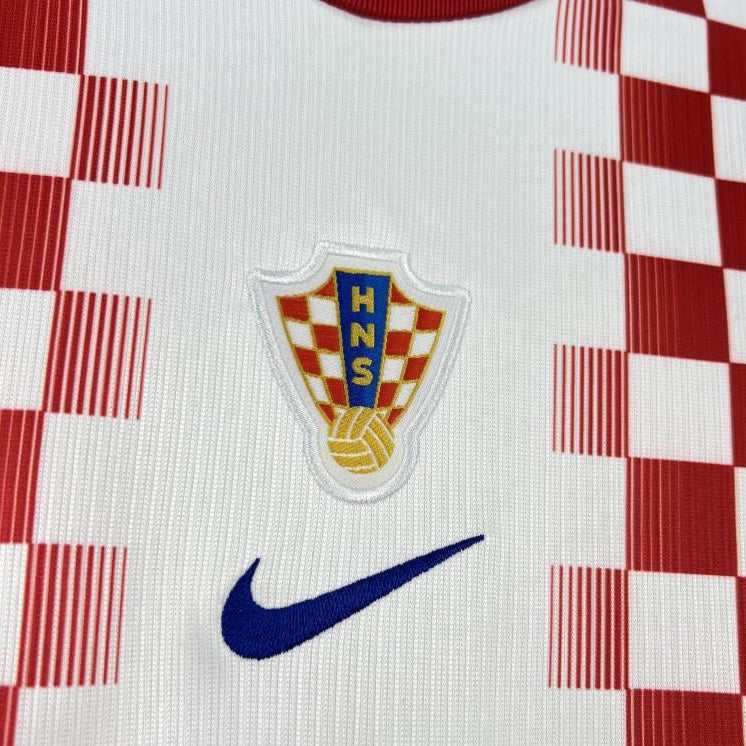 croatia-home-jersey-2026-27-kids-set-crest-detail