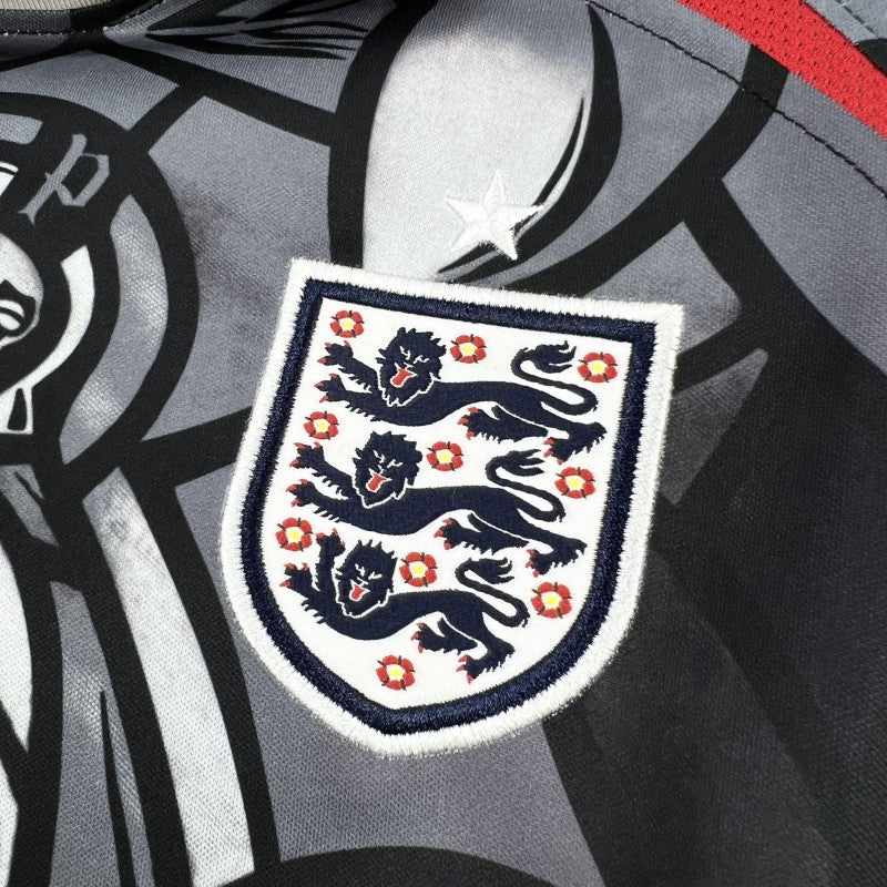 England x Palace Pre-match Jersey 2026 England crest close-up on the graphic chest panel