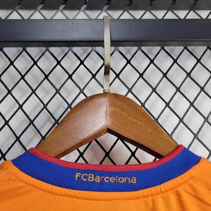 FC Barcelona 2006 07 away jersey collar detail
