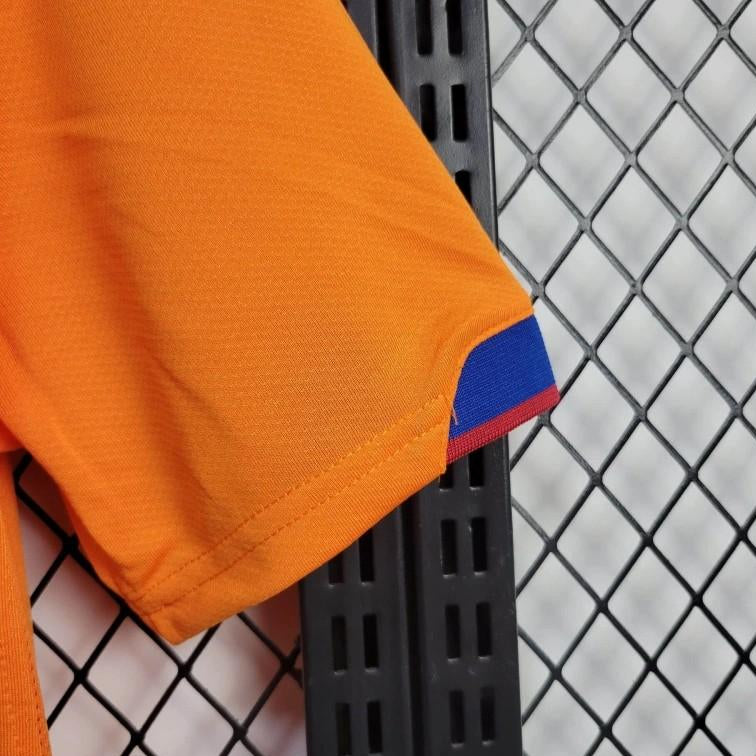 FC Barcelona 2006 07 away jersey sleeve detail