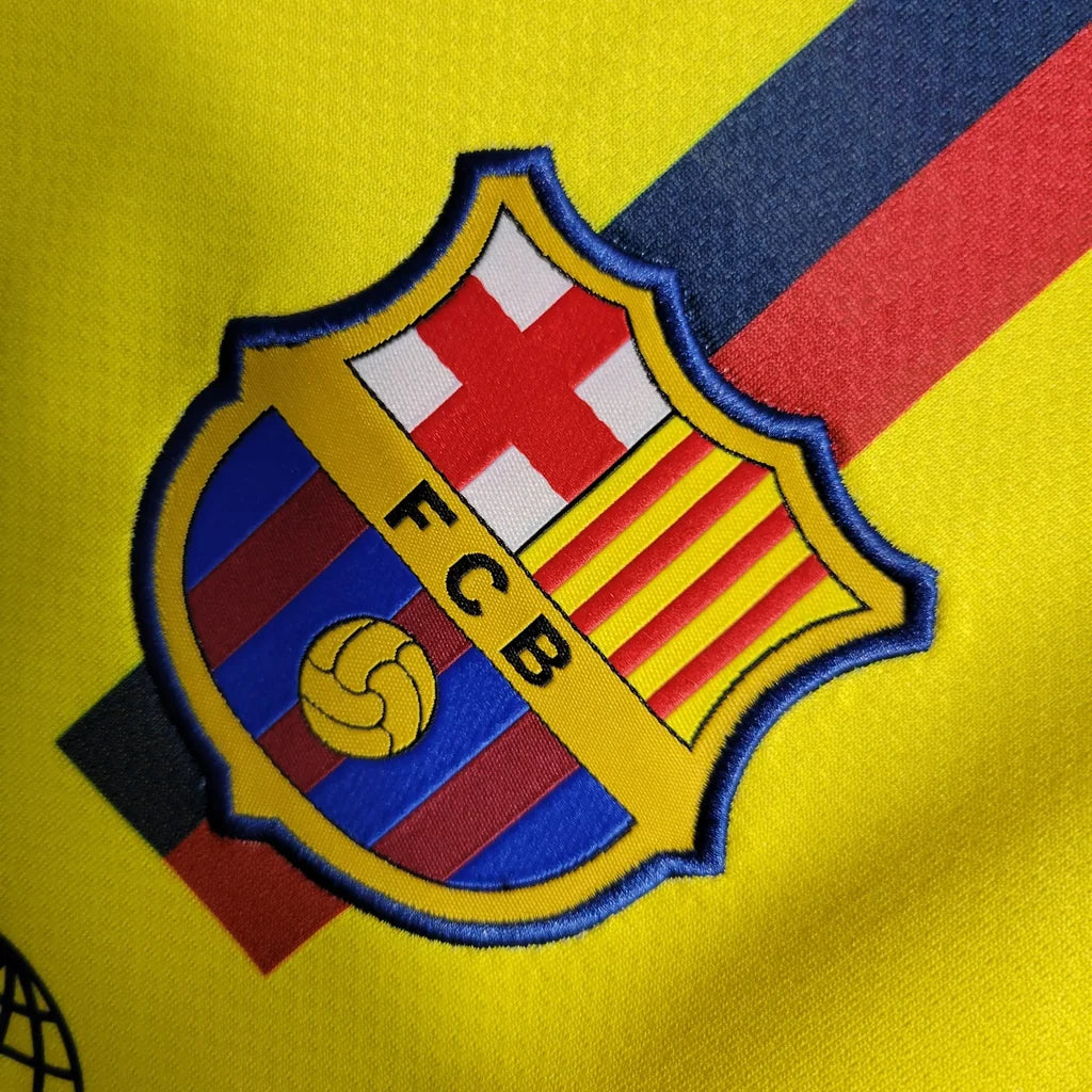 FC Barcelona Away Jersey 2008/09 club crest detail