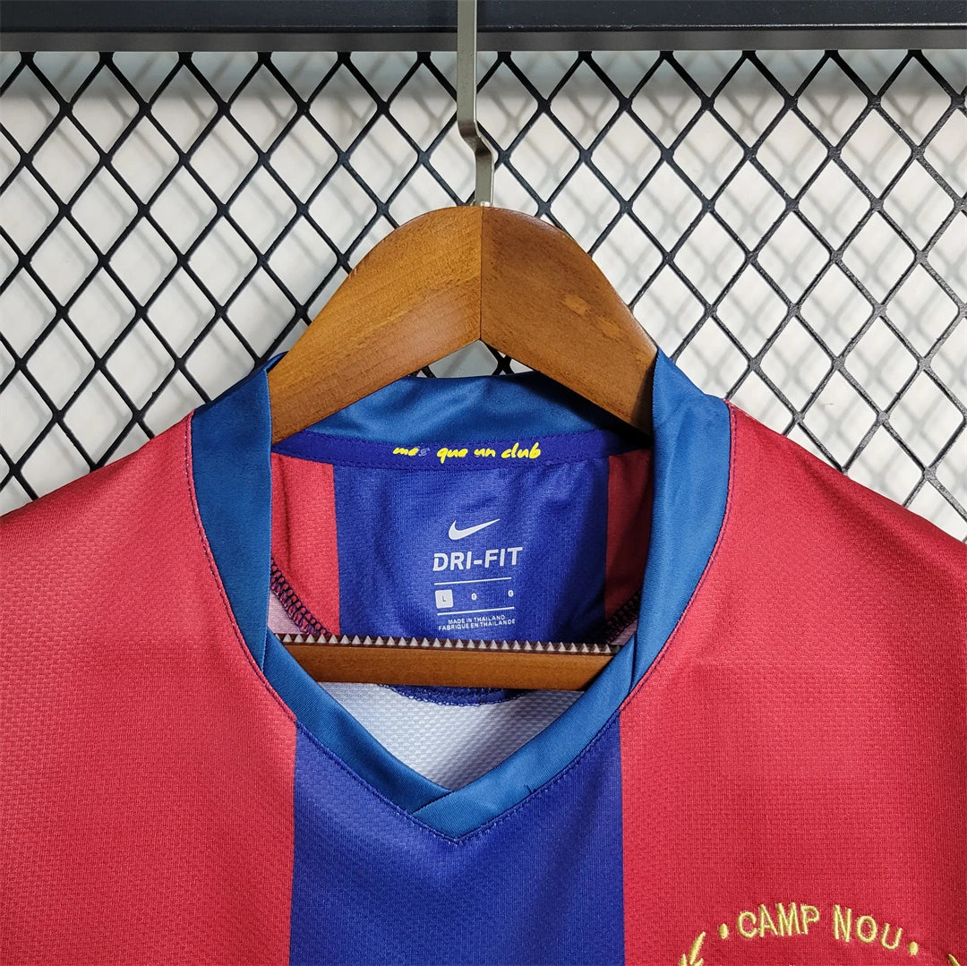 FC Barcelona Home Jersey 2007/08 front collar detail