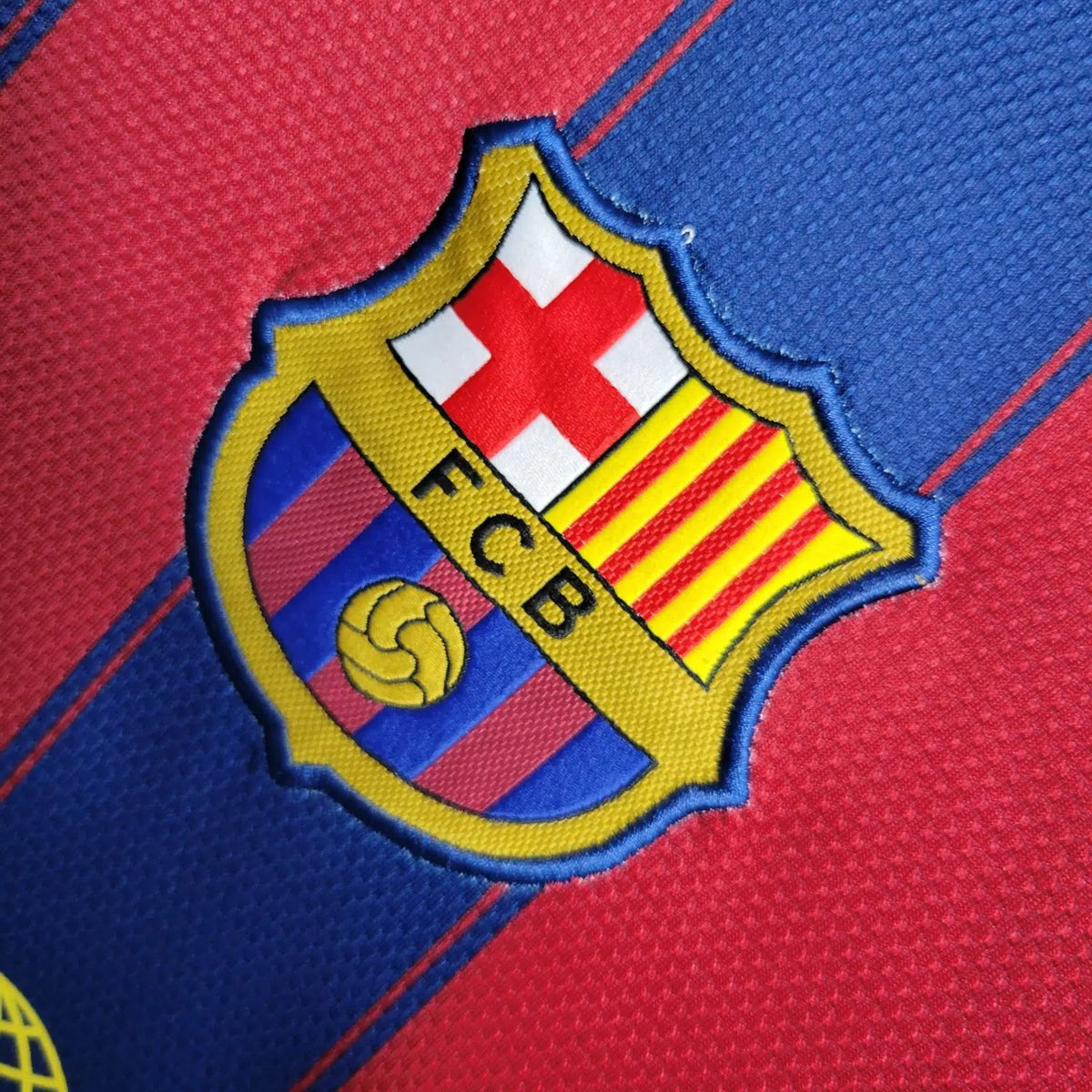 FC Barcelona Home Jersey 2009/10 club crest detail