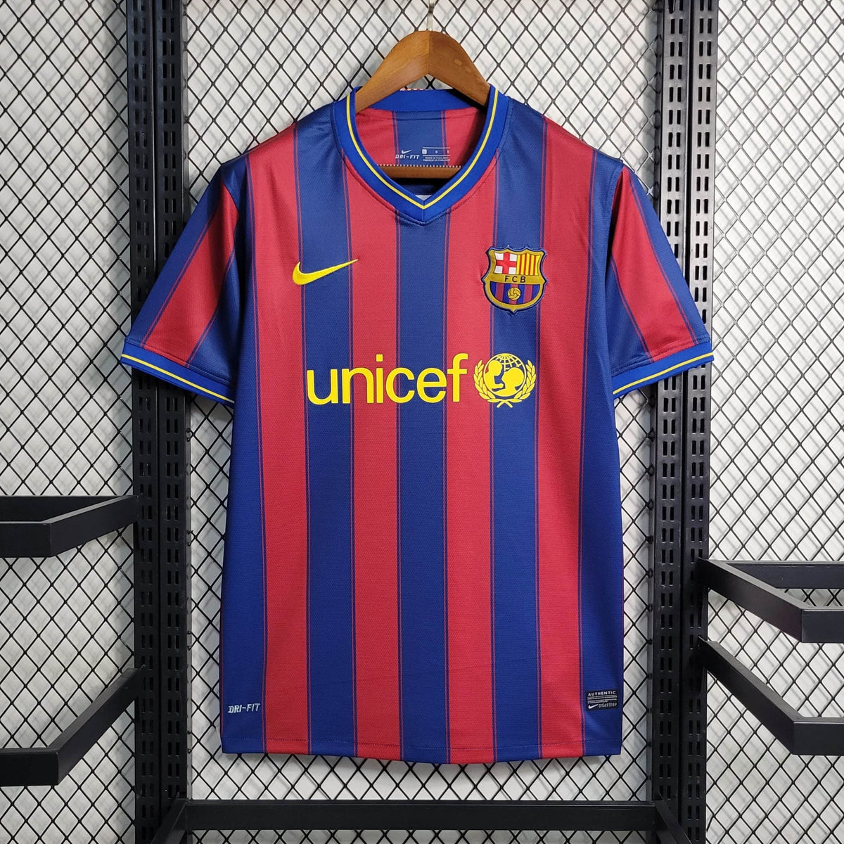 FC Barcelona Home Jersey 2009/10 front view
