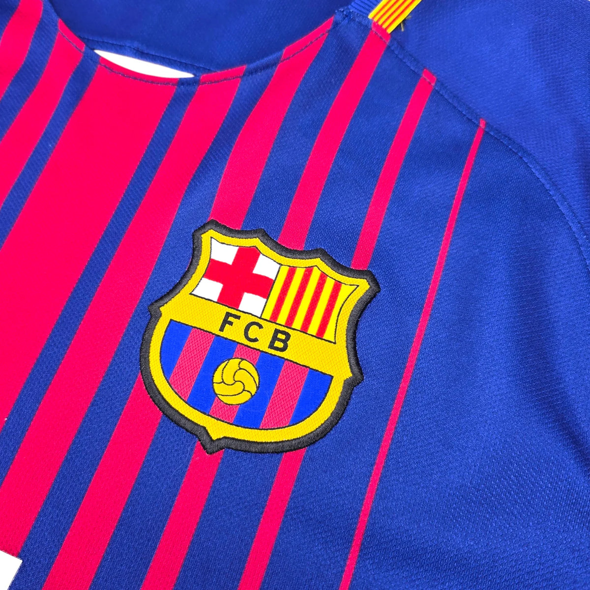 FC Barcelona Home Jersey 2017/18 club crest detail
