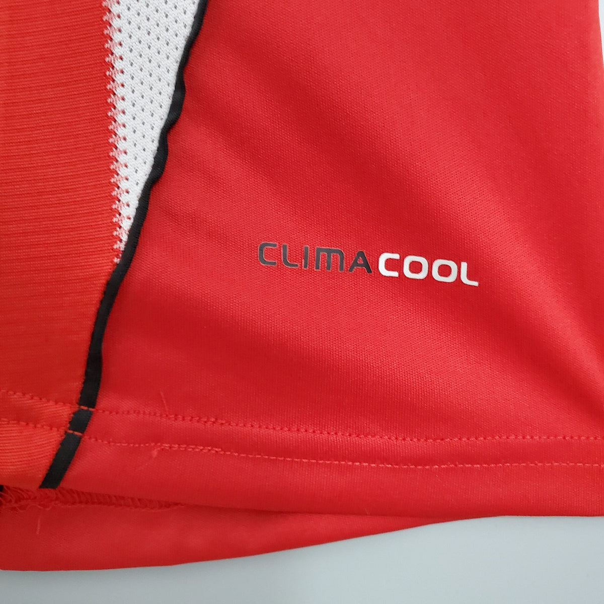 FC Bayern Munich Home Jersey 2010/11 lower hem detail