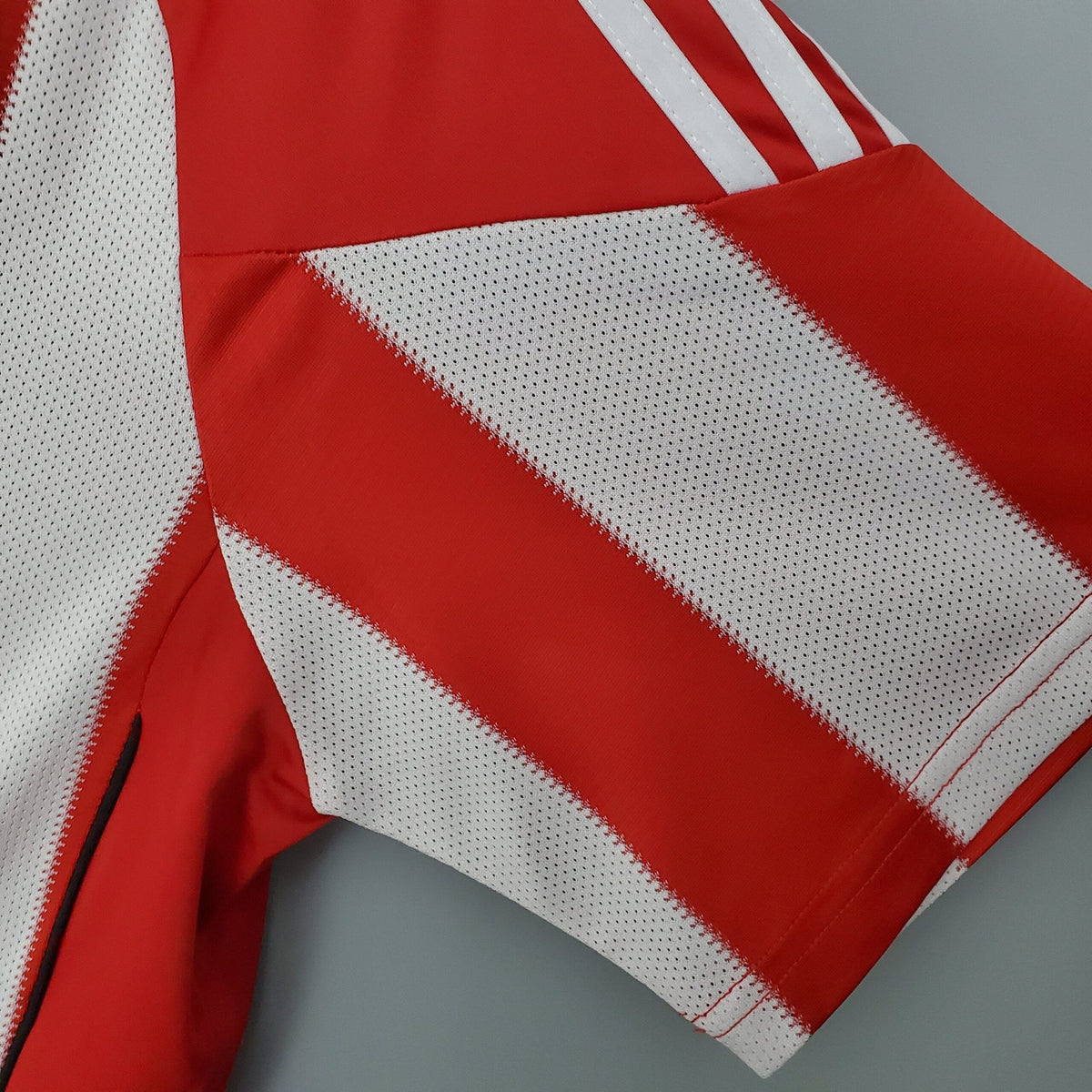 FC Bayern Munich Home Jersey 2010/11 sleeve detail