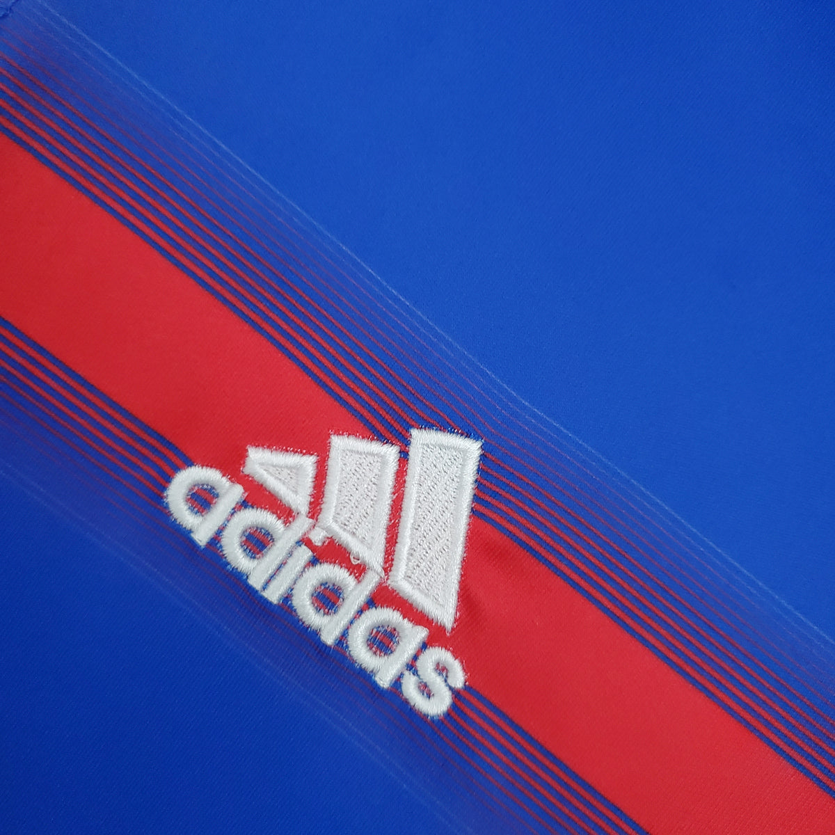 France Home Jersey 2004 red chest stripe detail