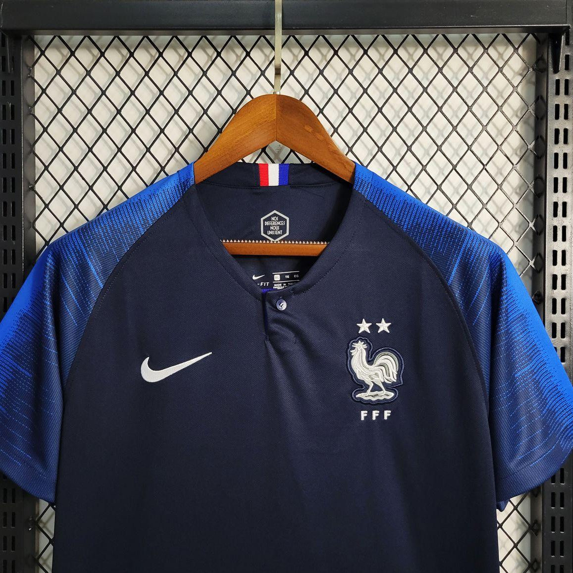 France 2018 home jersey collar detail
