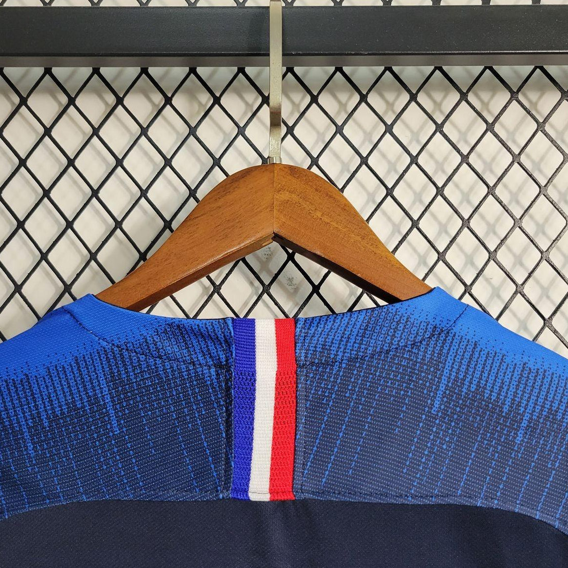 France 2018 home jersey collar detail
