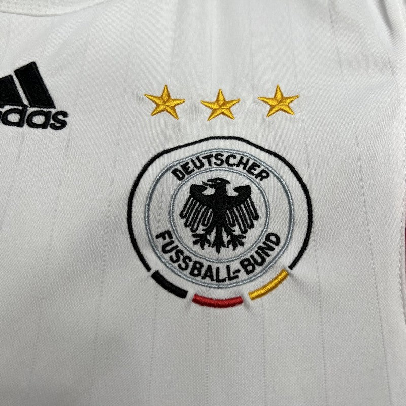 Germany Home Jersey 2006 Germany crest and three stars close-up