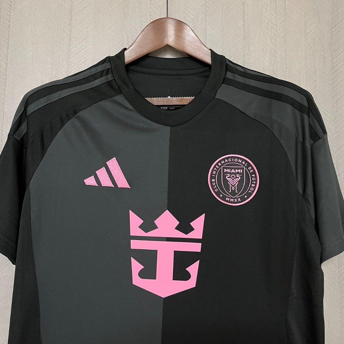 Inter Miami 2025/26 away jersey black pink football shirt crest view
