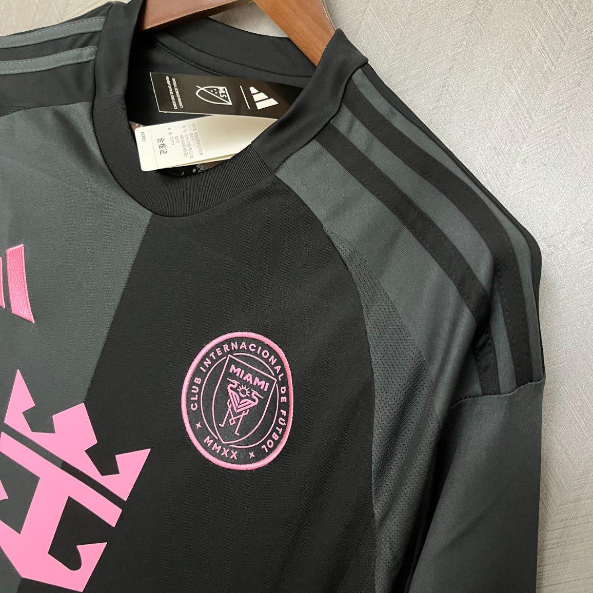Inter Miami 2025/26 away jersey black pink football shirt details view
