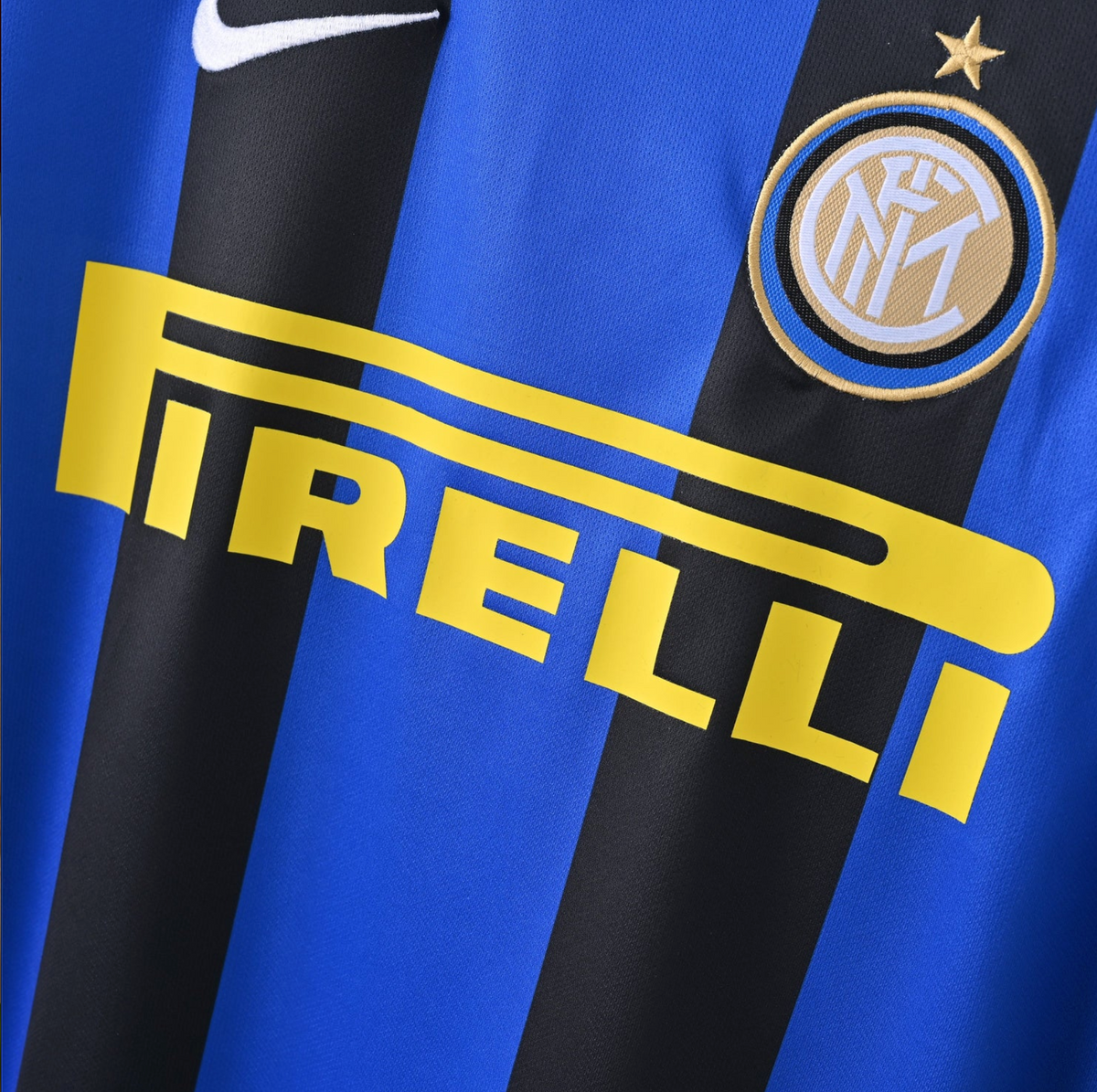 Inter Milan Home Jersey 2008/09 chest and club crest detail
