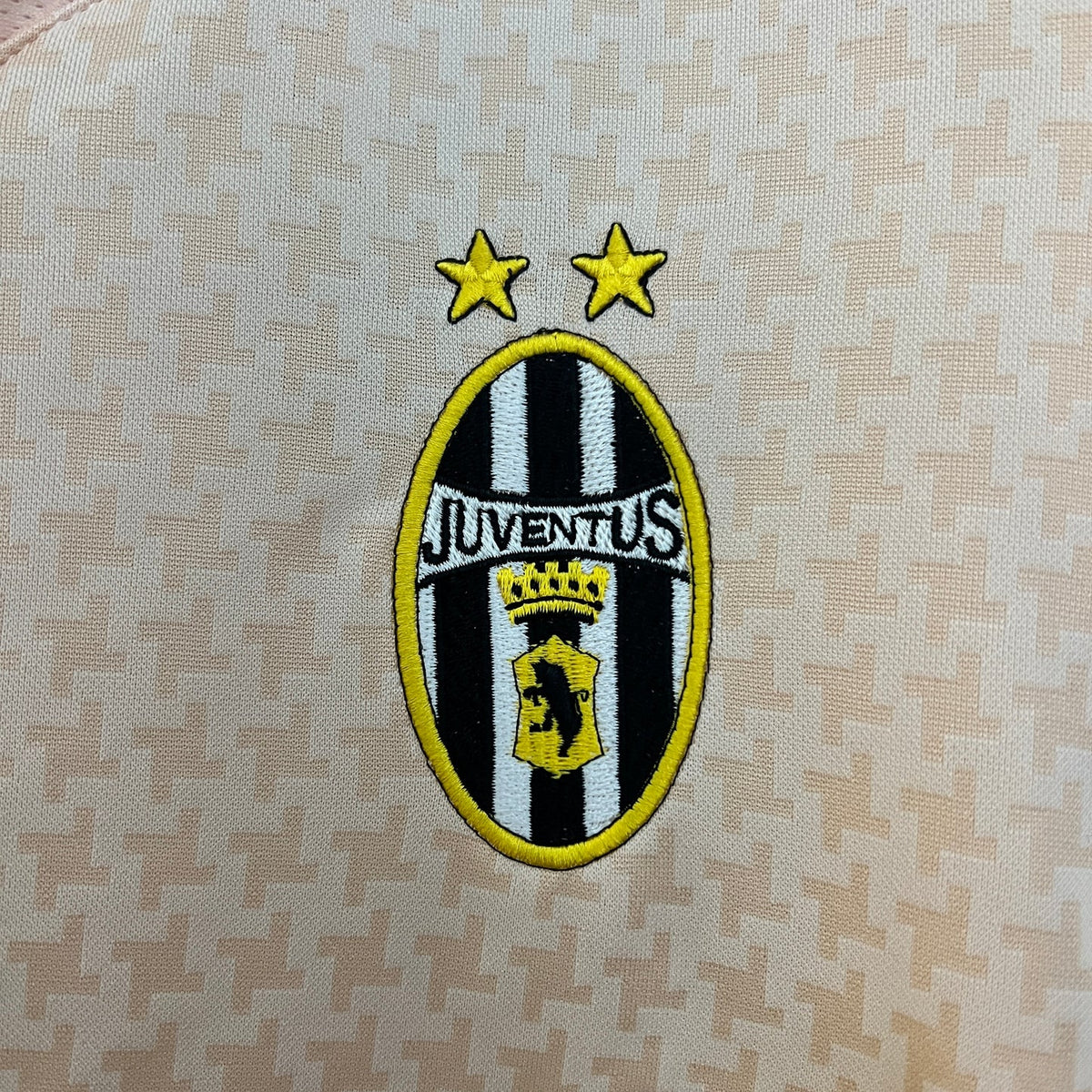 Juventus Away Jersey 2003/04 crest close-up with Juventus badge and two stars