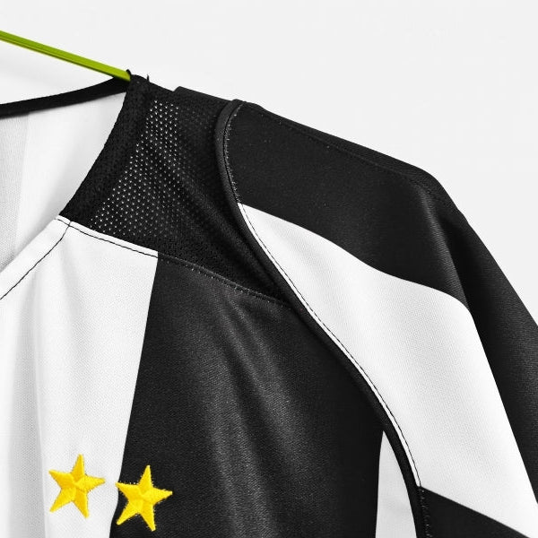 Juventus Home Jersey 2004/05 back shoulder detail with two gold stars