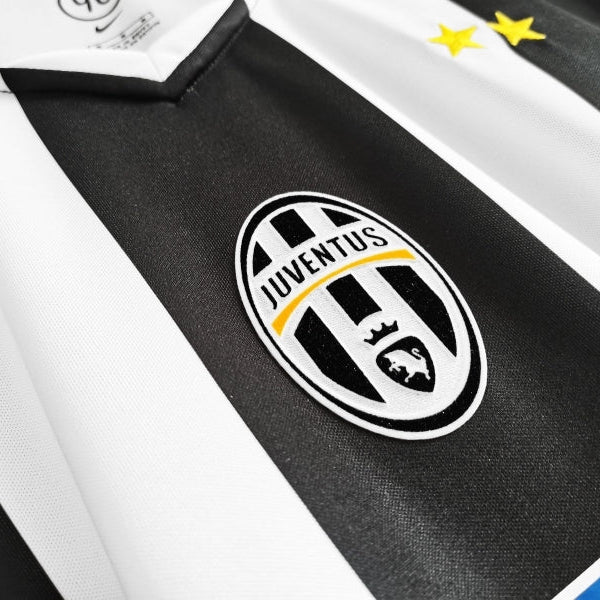 Juventus crest close-up on 2004/05 home jersey