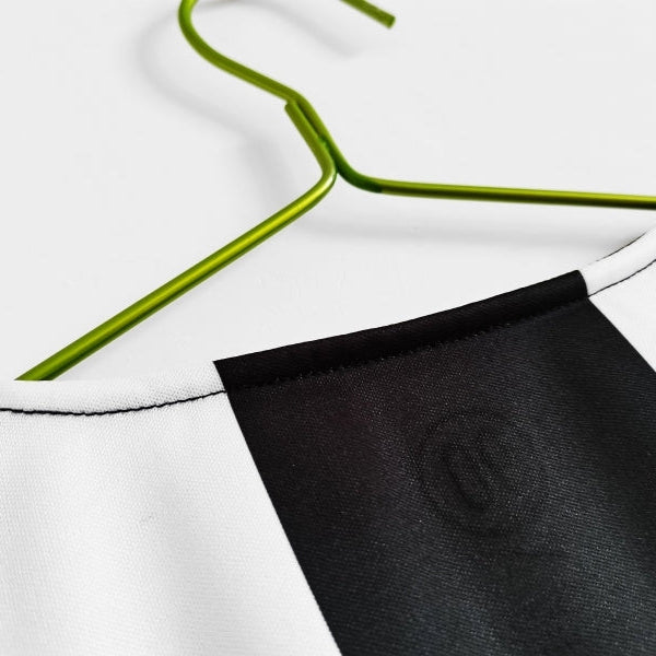 Juventus Home Jersey 2004/05 black and white shoulder panel detail