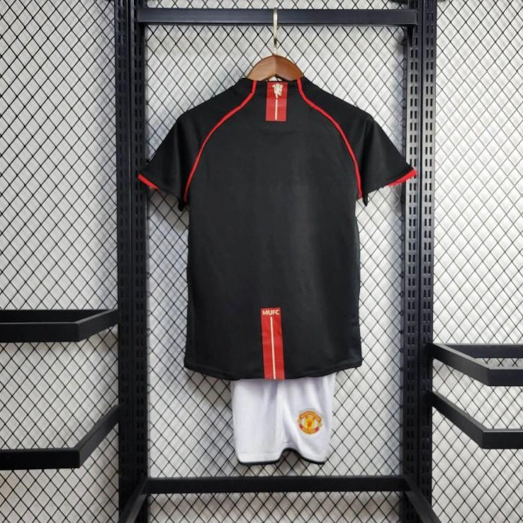 Kids Retro Manchester United 2007/08 away kit black back view
