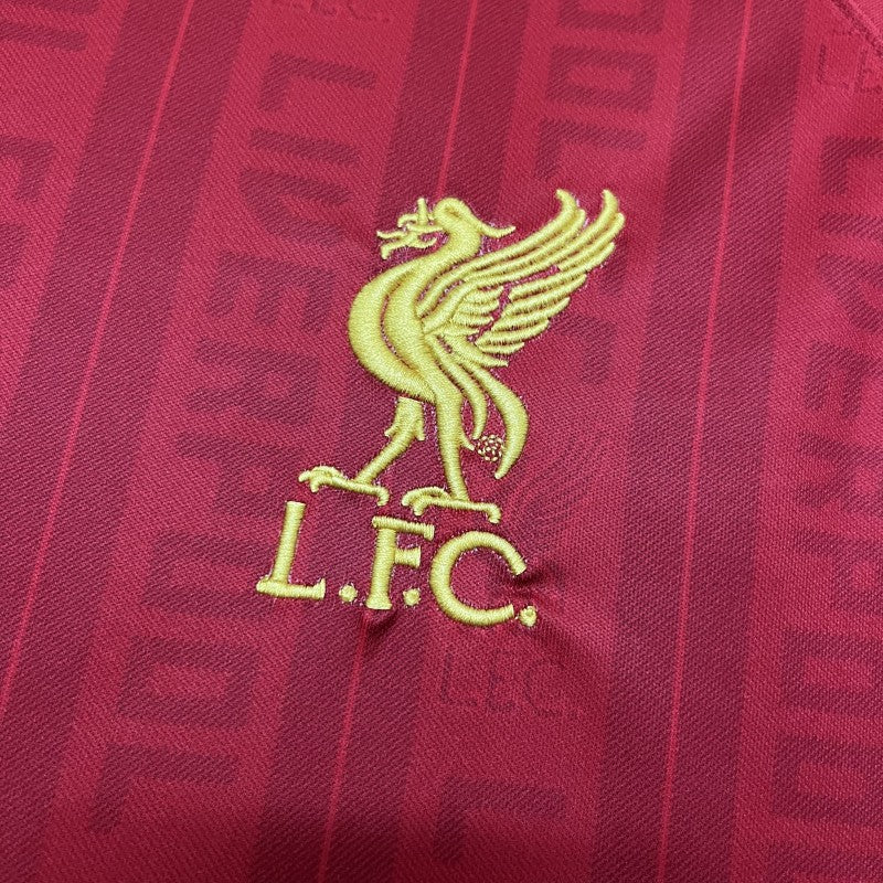 Liverpool Home Jersey 2013/14 Liverpool FC crest detail