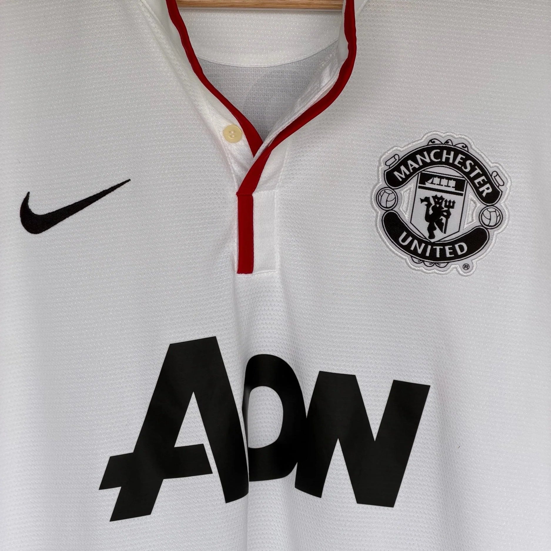 Manchester United crest on 2012/13 away kit
