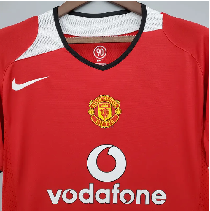 Manchester United Home Jersey 2004/06 chest detail with club crest
