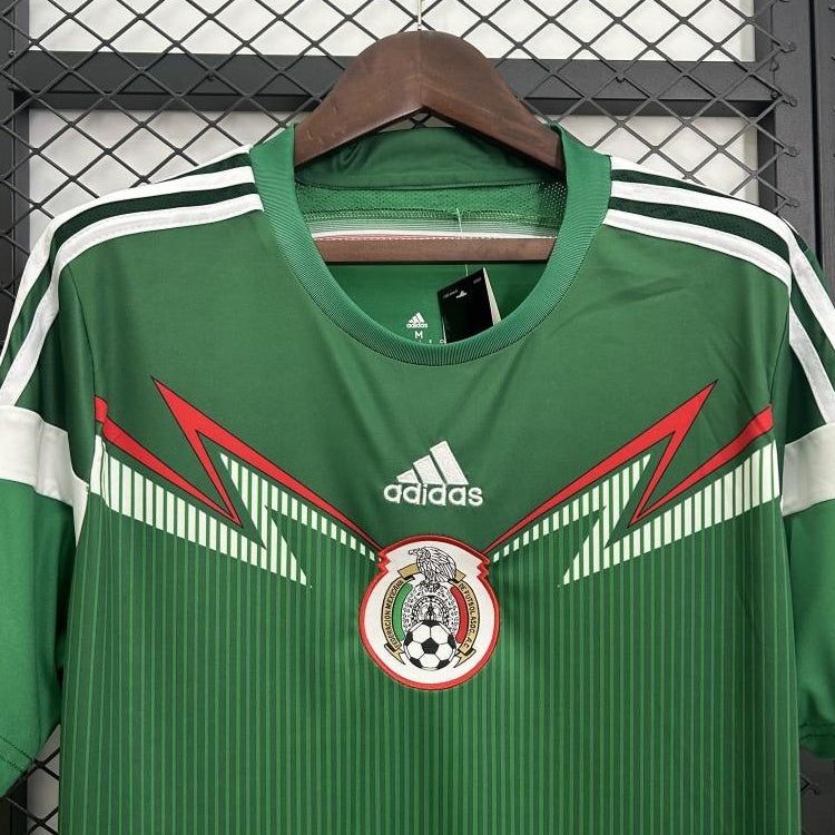 Mexico home kit 2014 Mexico crest chest detail
