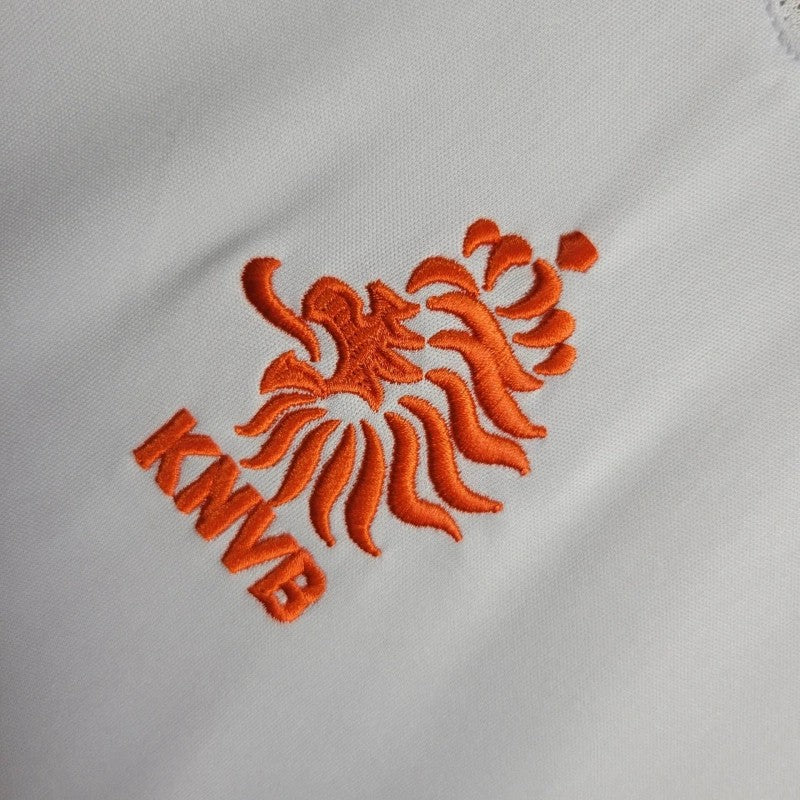 Netherlands KNVB crest close-up on 2004 away jersey