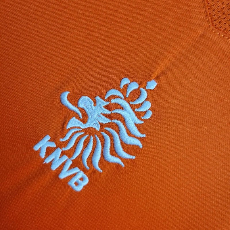 Netherlands Home Jersey 2004 KNVB crest close-up