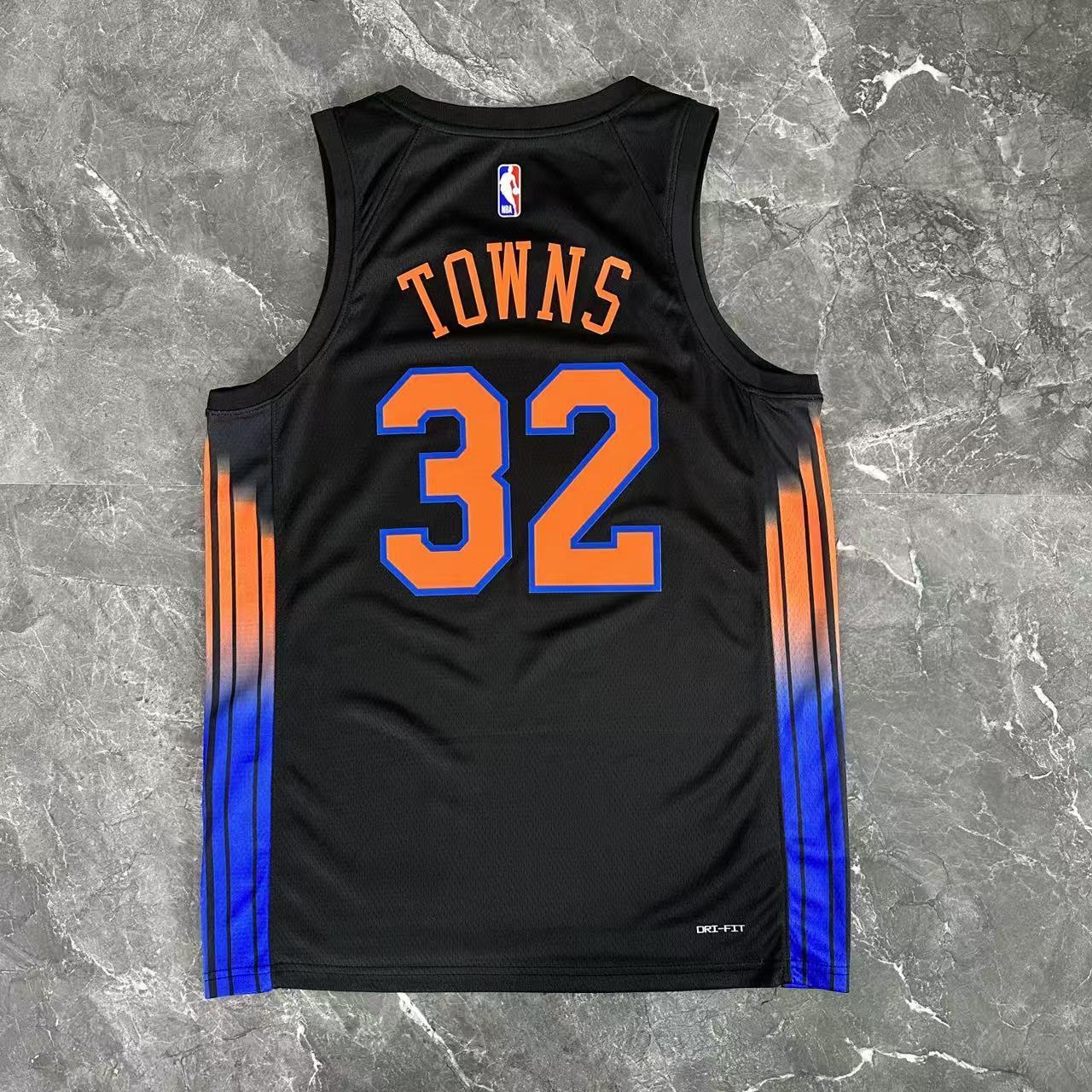 New York Knicks 2025/26 City Edition swingman jersey Karl-Anthony Towns number 32 black front and back view