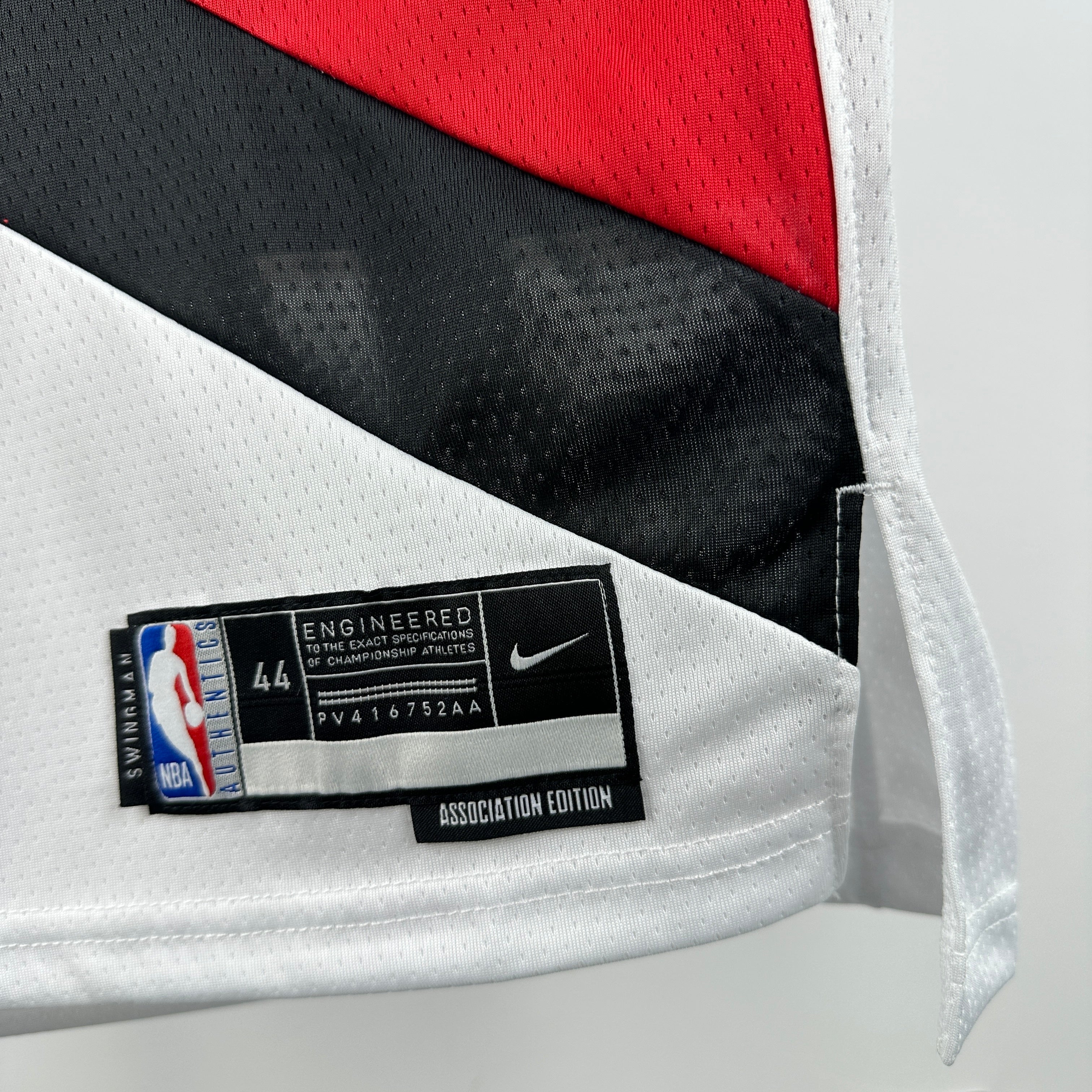 Portland Trail Blazers 2025/26 home white swingman jersey Yang Hansen number 16 front and back view