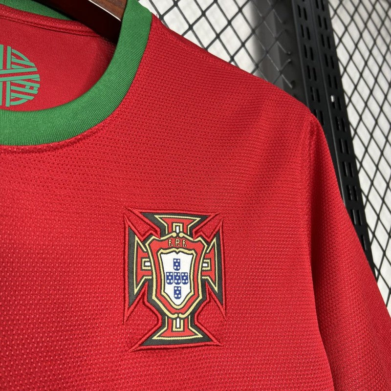 Portugal Home Jersey 2012/13 national team crest detail