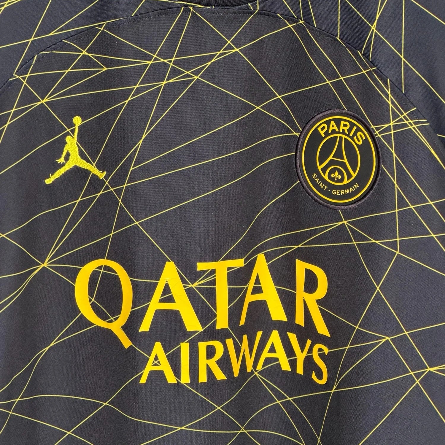 PSG Fourth Jersey 2022/23 Messi 30 Qatar Airways sponsor detail