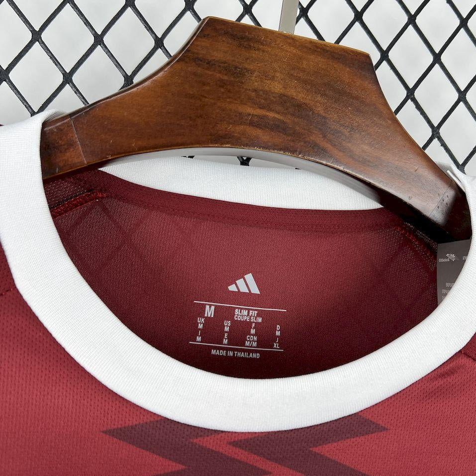 qatar-home-kit-2026-crest-detail
