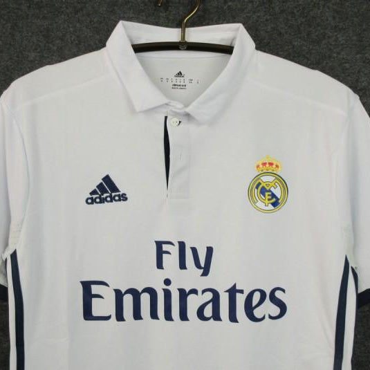 Real Madrid crest on 2016/17 home jersey
