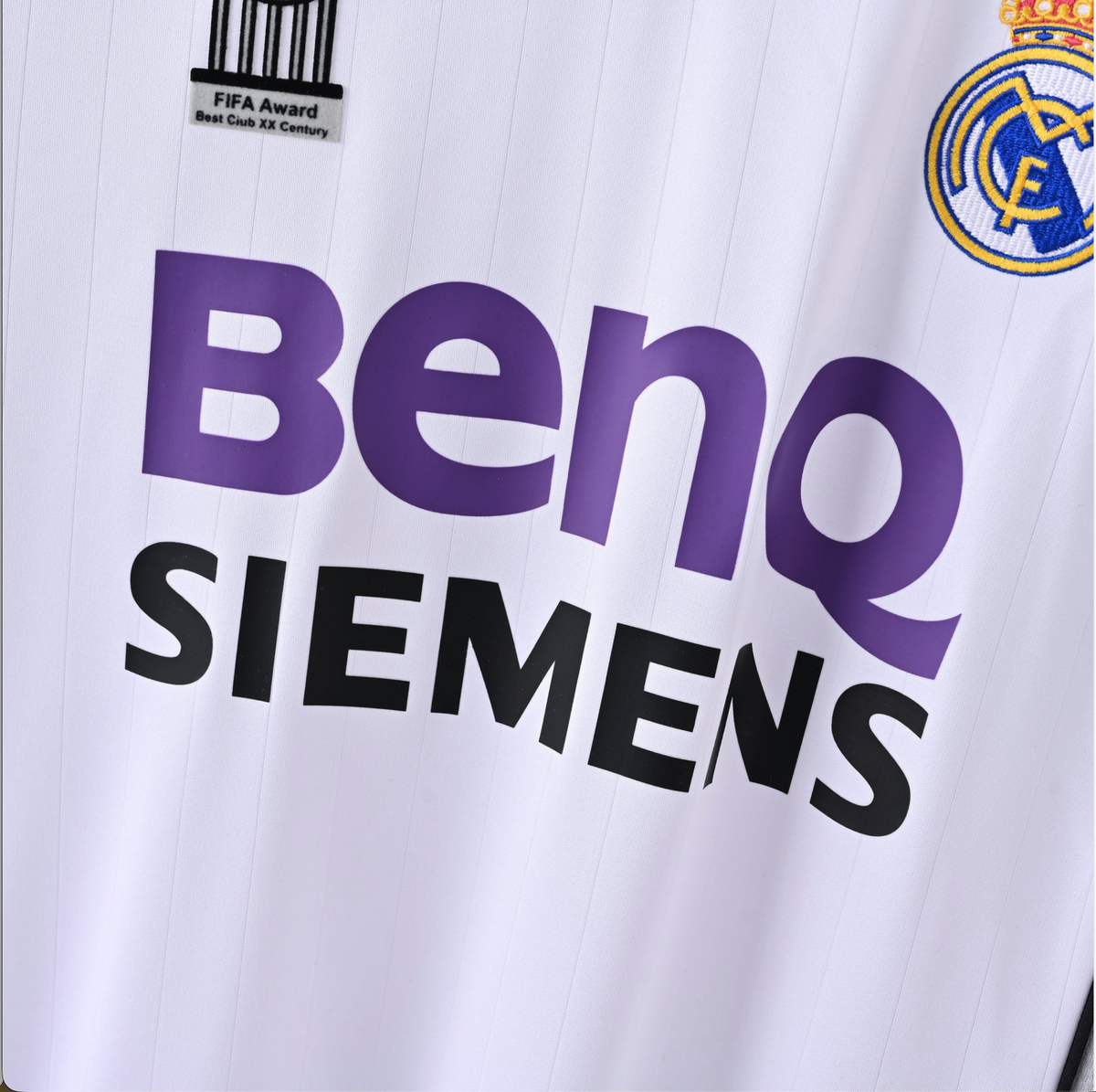 Real Madrid Home Jersey 2006/07 crest view in white with black detailing and BenQ Siemens sponsor