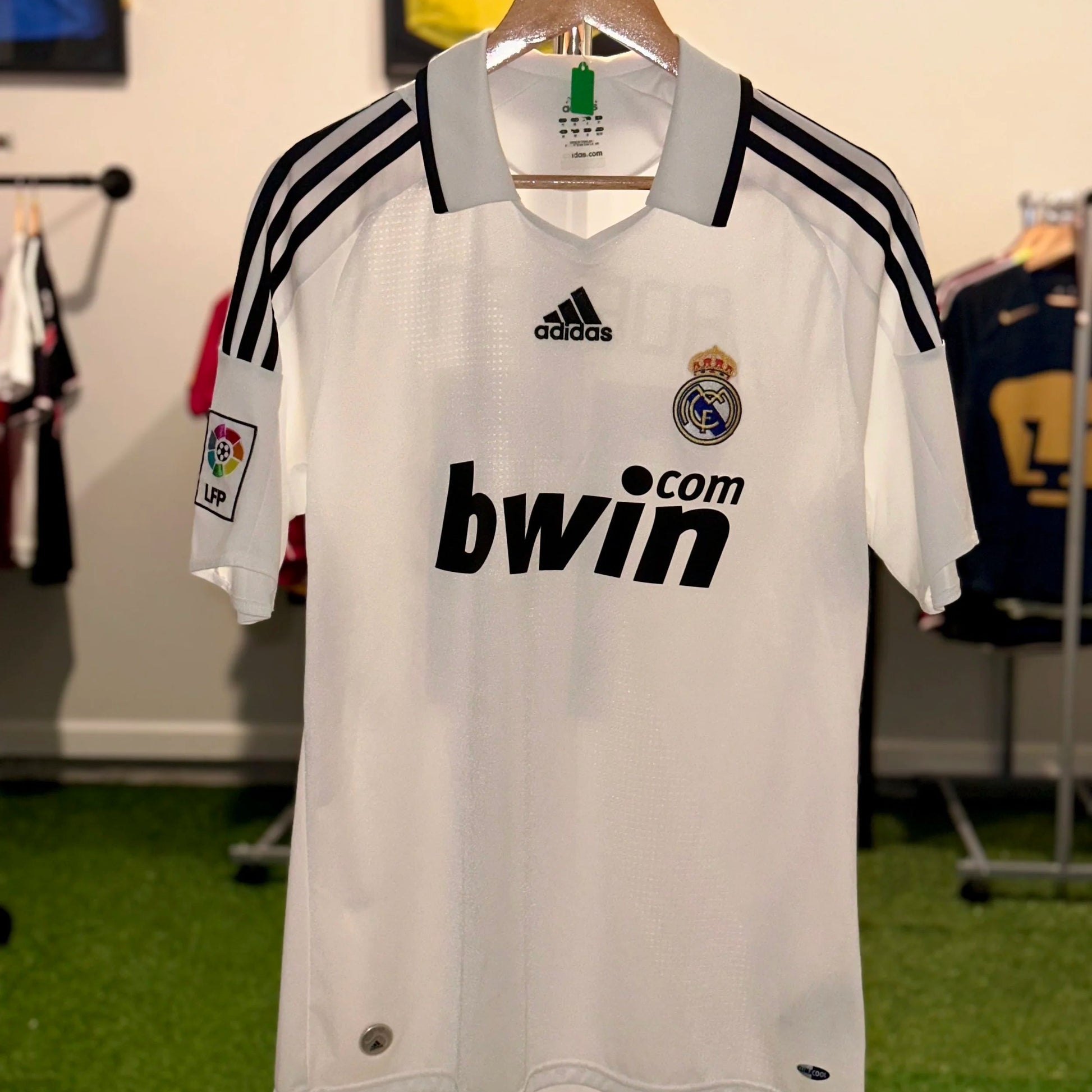 Real Madrid home kit 2008/09 front view classic white jersey
