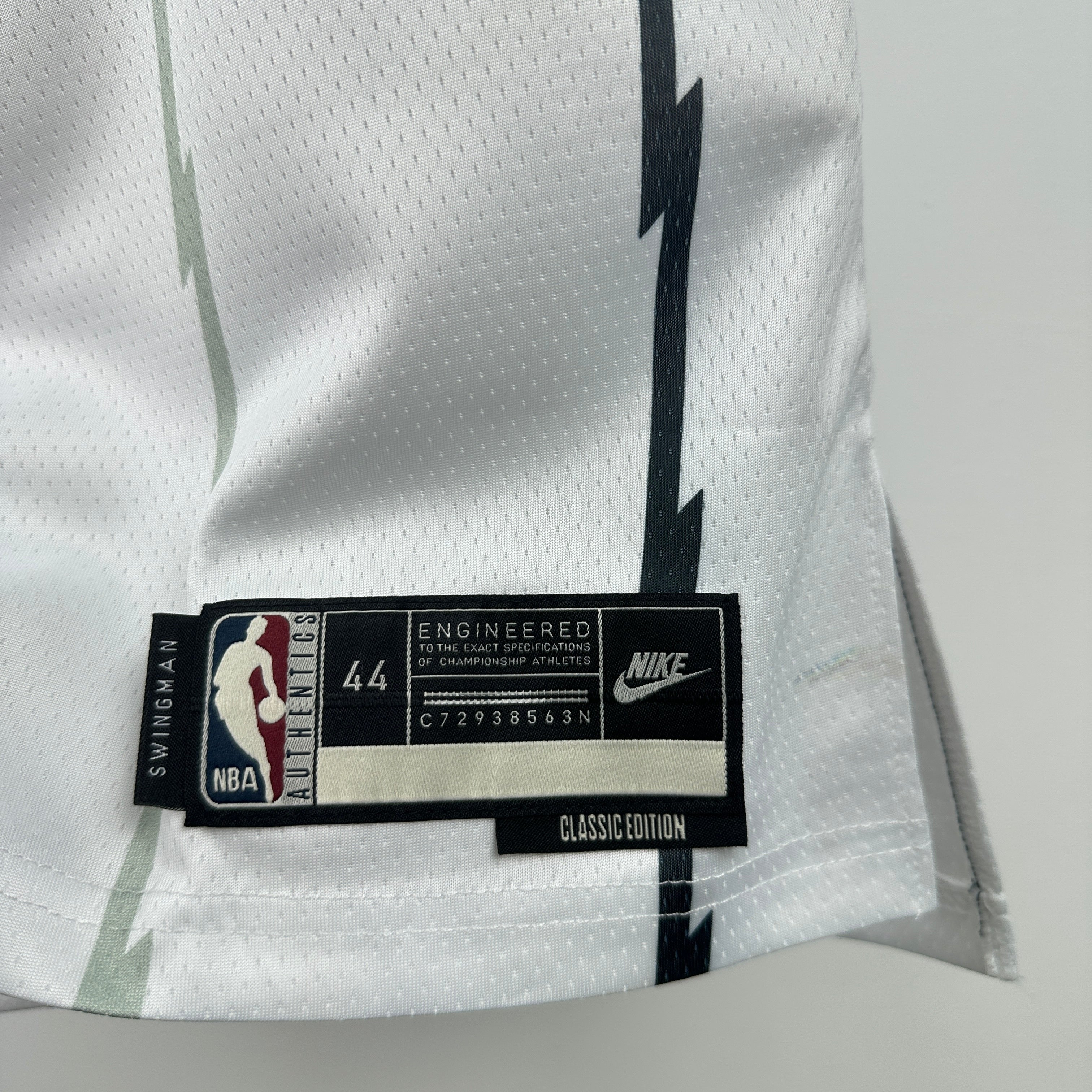 Toronto Raptors 2025/26 retro white swingman jersey Vince Carter number 15 front and back view